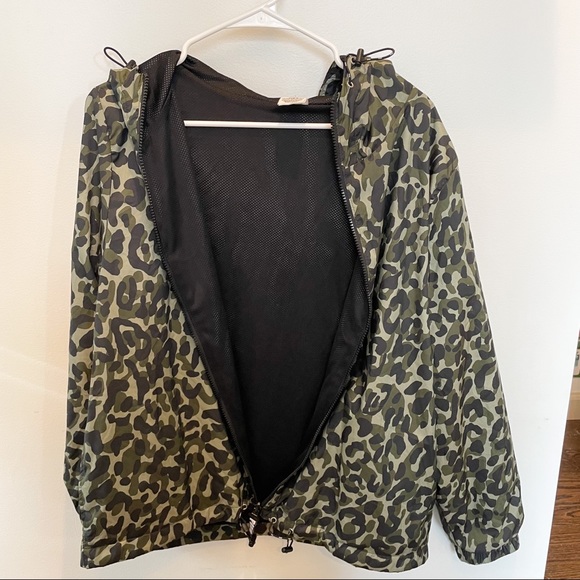 Victoria’s Secret PINK Camo Windbreaker/Rain Jacket - Picture 6 of 6